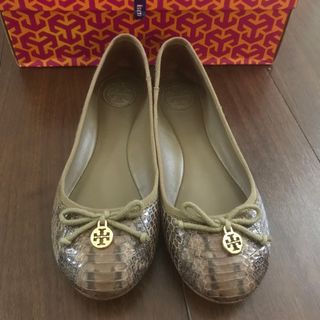 トリーバーチ(Tory Burch)のへび革バレーシューズ23cm トリーバーチ伊勢丹購入(バレエシューズ)