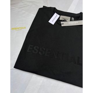 フィアオブゴッド(FEAR OF GOD)のすぐ発送！essentials 半袖　Tシャツ　フロントロゴ　XL(Tシャツ/カットソー(半袖/袖なし))