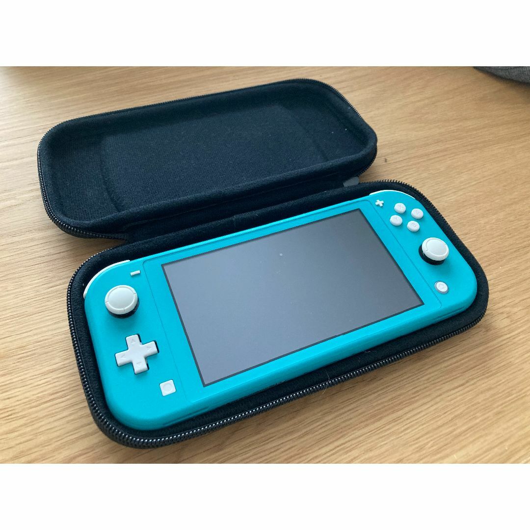 任天堂(ニンテンドウ)のNintendo Switch Lite ターコイズ本体（中古箱無・ケース付） エンタメ/ホビーのゲームソフト/ゲーム機本体(家庭用ゲーム機本体)の商品写真