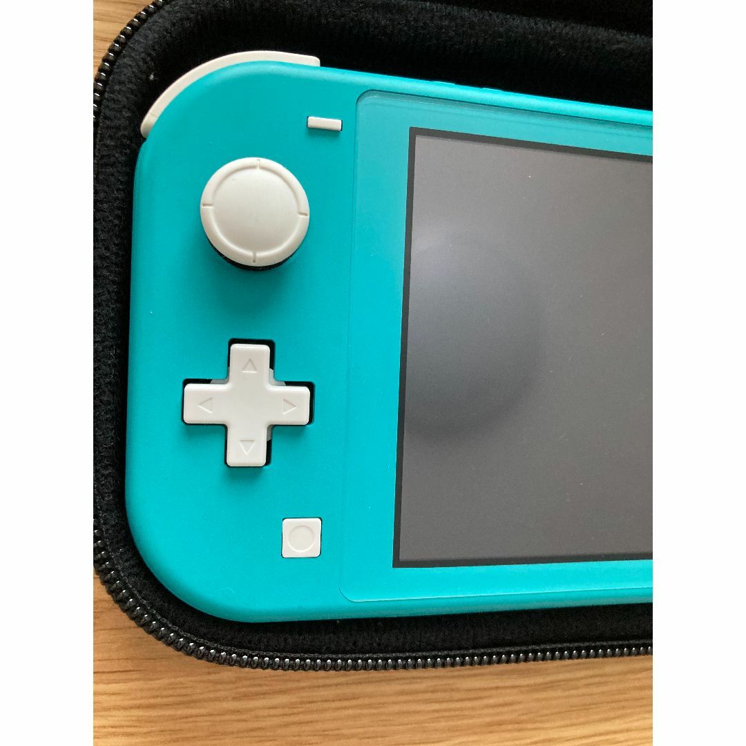 任天堂(ニンテンドウ)のNintendo Switch Lite ターコイズ本体（中古箱無・ケース付） エンタメ/ホビーのゲームソフト/ゲーム機本体(家庭用ゲーム機本体)の商品写真