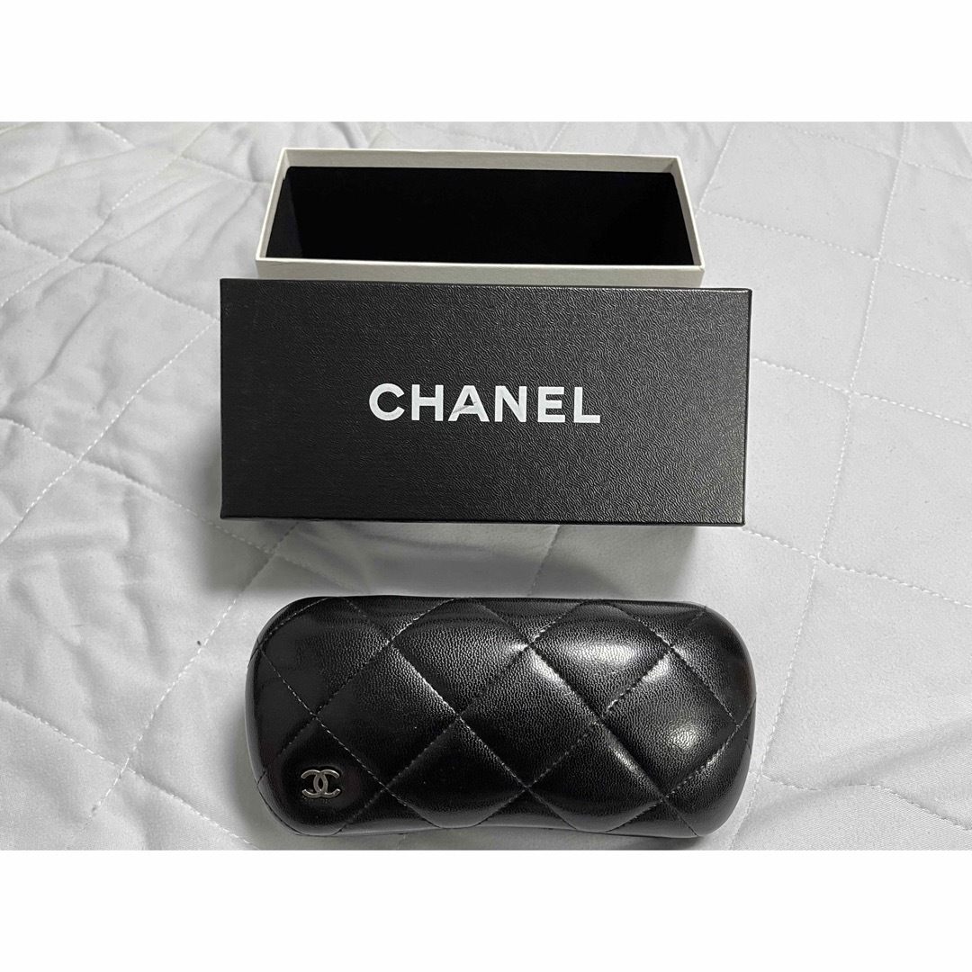 CHANEL(シャネル)のシャネル　メガネケース　サングラスケース　CHANEL 黒 レディースのファッション小物(サングラス/メガネ)の商品写真