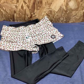 ロキシー(Roxy)の【Mあ498】ROXY 花柄ショートパンツ　水着　夏(水着)