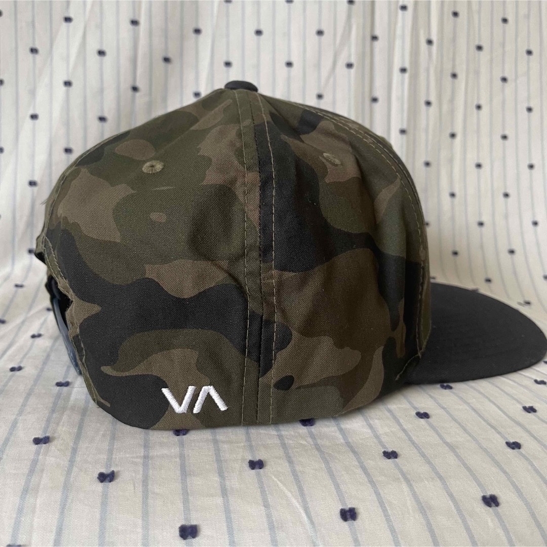 RVCAルーカUS限定バイデザインロゴエンブロイディーCAMOキャップ