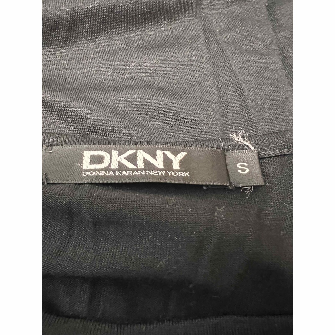 DKNY(ダナキャランニューヨーク)のDKNY 半袖トップス　花柄Tシャツ　Sサイズ レディースのトップス(Tシャツ(半袖/袖なし))の商品写真