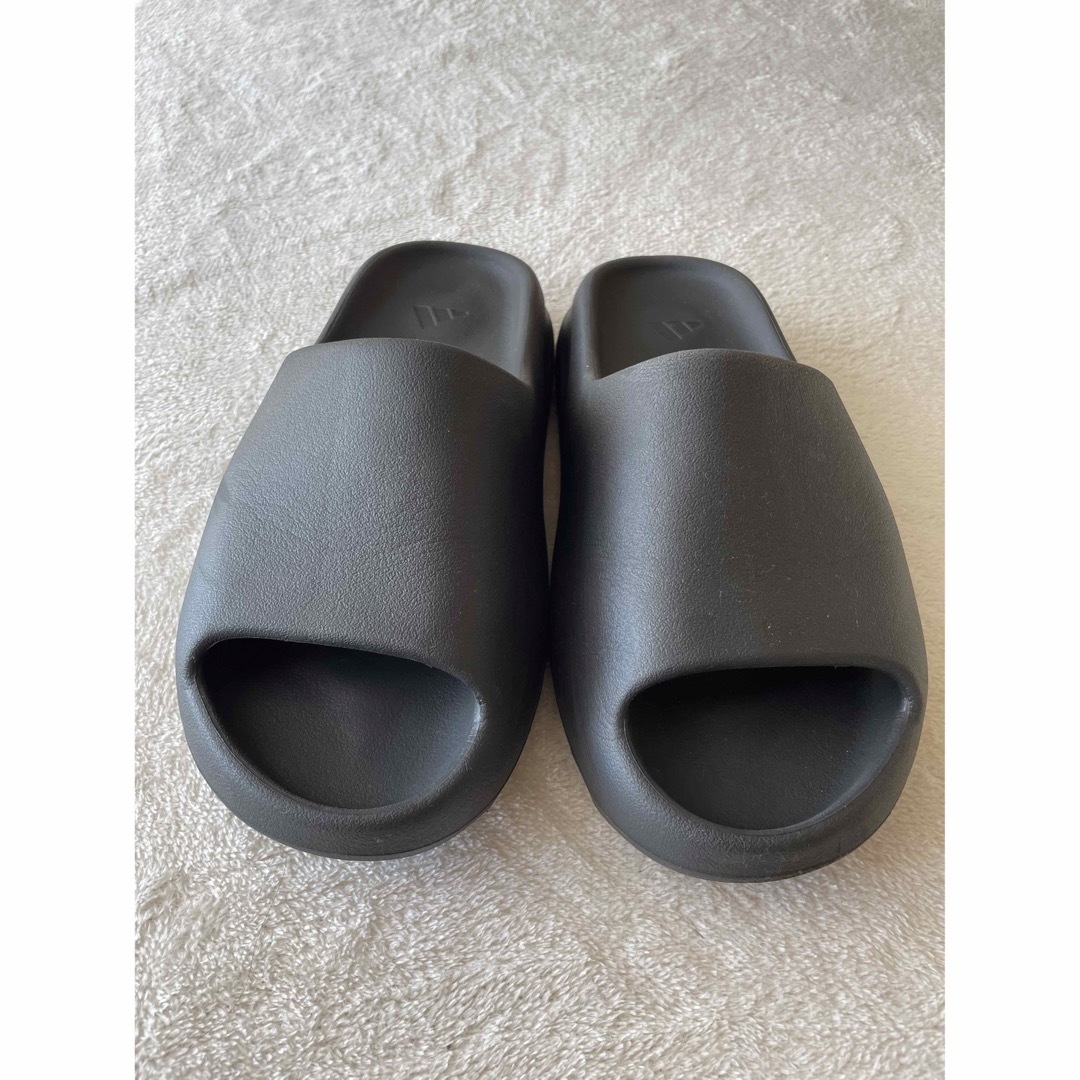 YEEZY（adidas）(イージー)のadidas YEEZY Slide Onyx 27.5cm メンズの靴/シューズ(サンダル)の商品写真