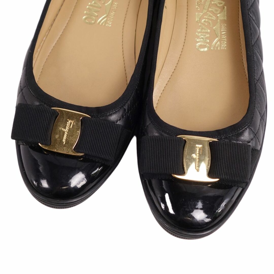 美品 サルヴァトーレ フェラガモ Salvatore Ferragamo パンプス フラットパンプス ヴァラ キルティング カーフレザー パテントレザー シューズ レディース 6.5(24cm相当) ブラック サルヴァトーレ フェラガモ パンプス 550424