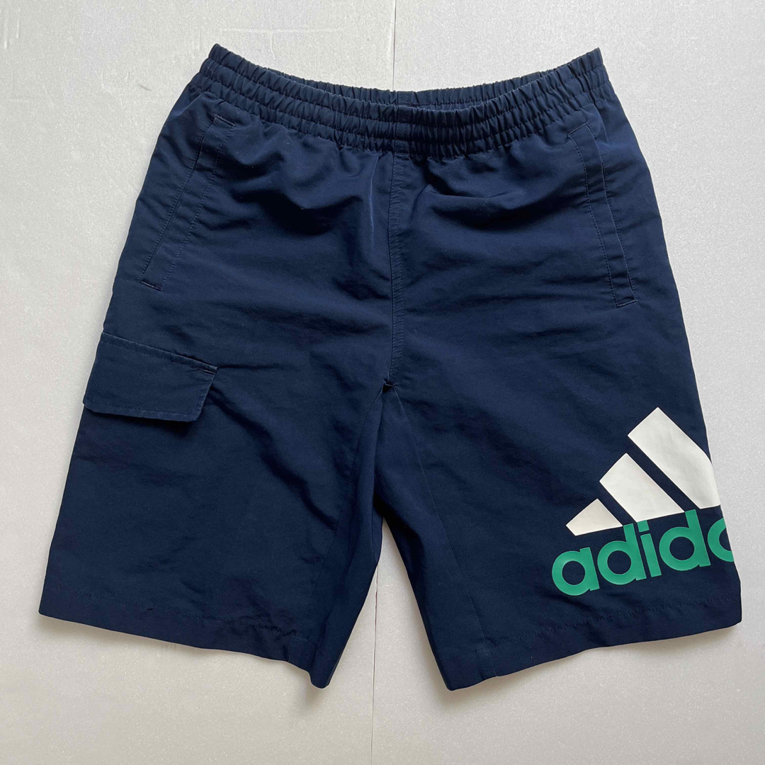 adidas(アディダス)のアディダス　ショートパンツ　140 キッズ/ベビー/マタニティのキッズ服男の子用(90cm~)(パンツ/スパッツ)の商品写真