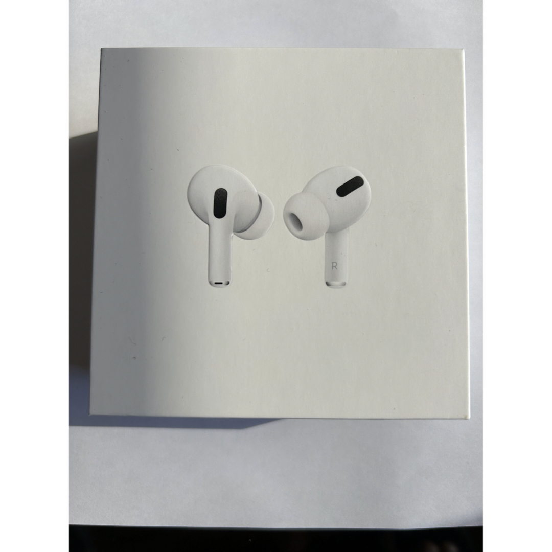 Apple(アップル)の【美品、おまけ付き】AirPods Pro 第一世代 付属品全て有り スマホ/家電/カメラのオーディオ機器(ヘッドフォン/イヤフォン)の商品写真