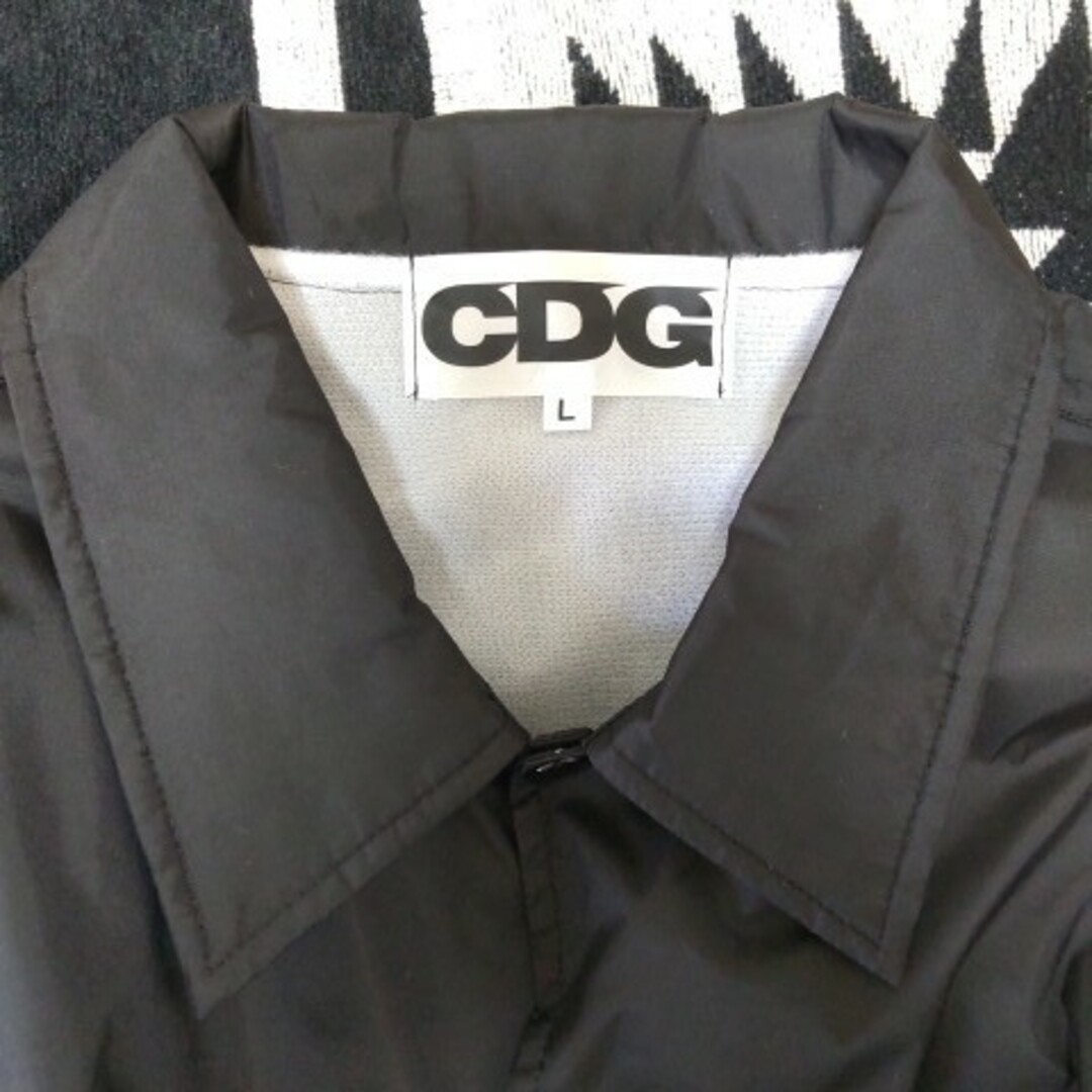 CDG（COMME des GARÇONS）(シーディージー)のCDG　コムデギャルソン　コーチジャケット　ブラック　L メンズのジャケット/アウター(ナイロンジャケット)の商品写真