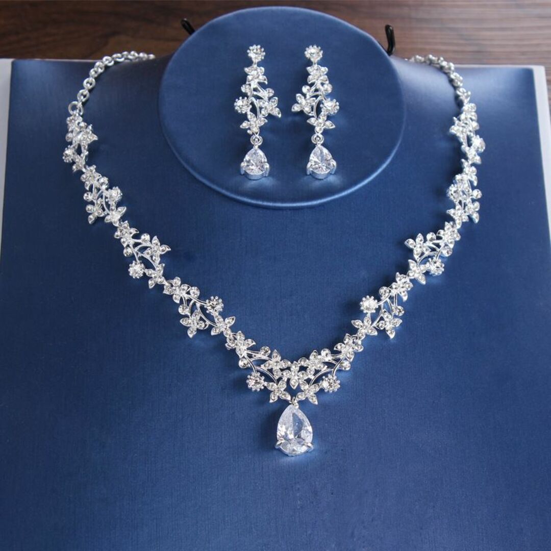 ☆新品未使用☆ピアス ネックレス 2点セット ウエディング 結婚式