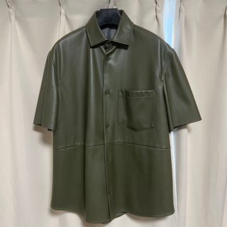 ザラ(ZARA)のZARA フェイクレザー　シャツ(シャツ)