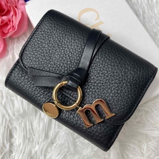 クロエ(Chloe)の極美品✨クロエ　三つ折り財布　アルファベットチャーム　M　ブラック　付属品完備(財布)