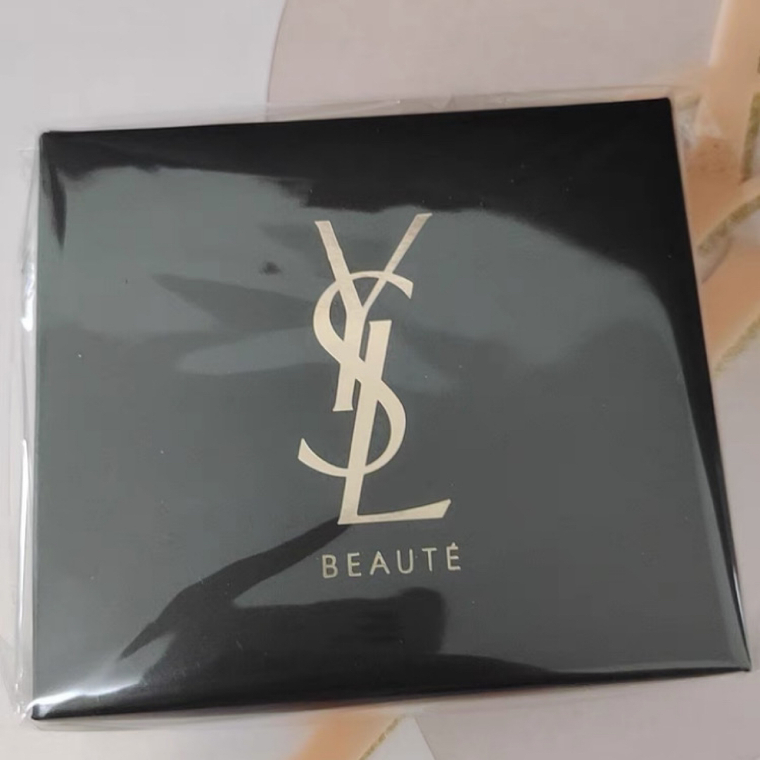 Yves Saint Laurent Beaute(イヴサンローランボーテ)の箱有り 新品 イヴ サンローラン 正規ノベルティ  チョーカー ブレスレット レディースのアクセサリー(ブレスレット/バングル)の商品写真