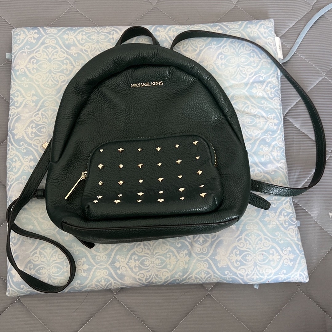 Michael Kors(マイケルコース)のマイケルコース リュック(ダークグリーン) レディースのバッグ(リュック/バックパック)の商品写真
