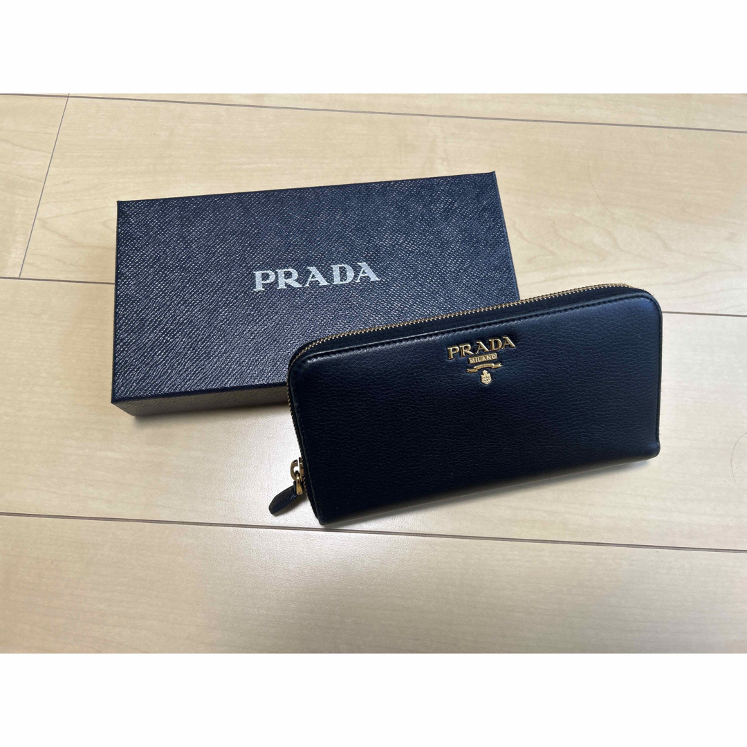 PRADA 長財布