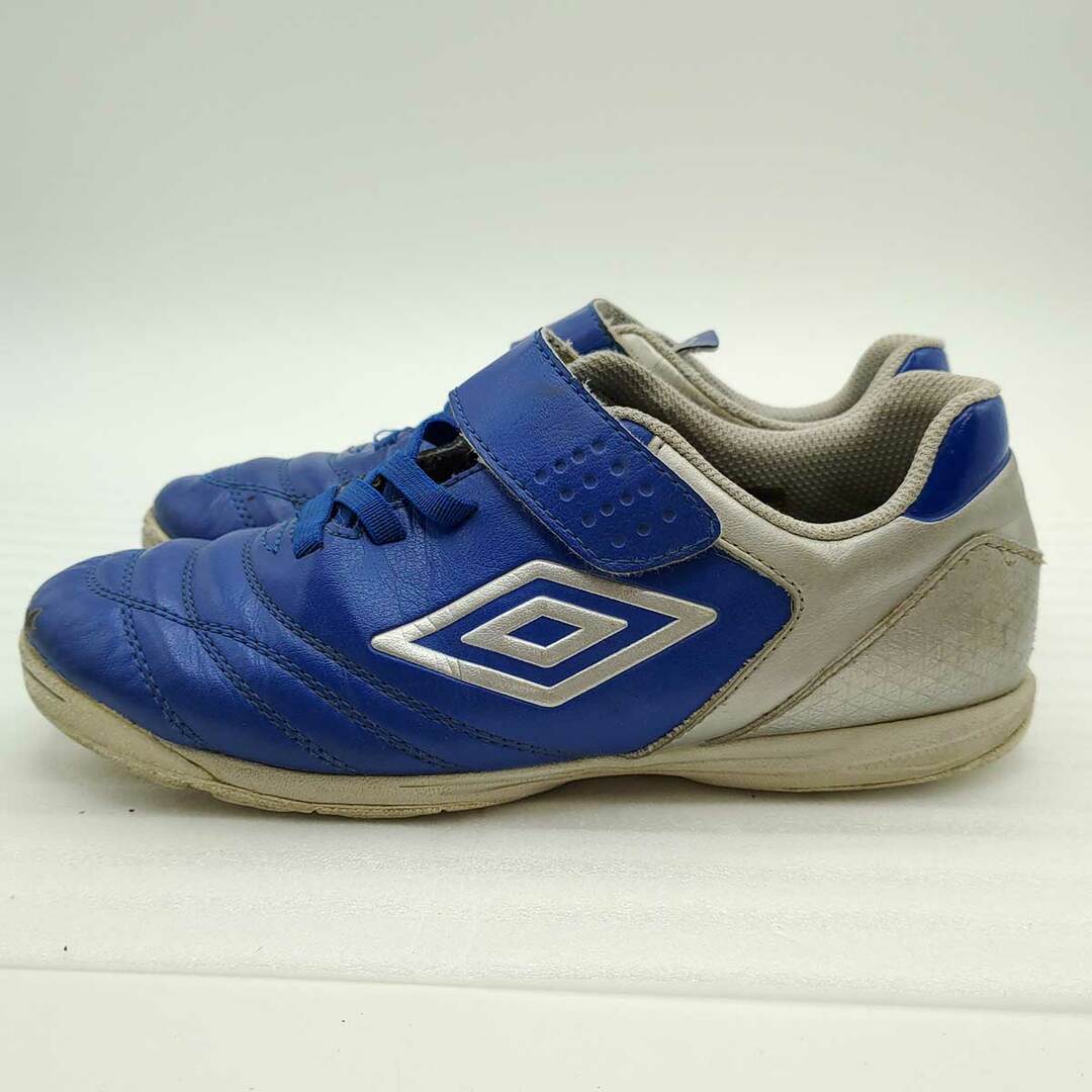 UMBRO(アンブロ)のアンブロ トレーニングシューズ 21.5cm ブルー UZ4PJB03BX ボーイズ ジュニア スポーツ/アウトドアのサッカー/フットサル(シューズ)の商品写真