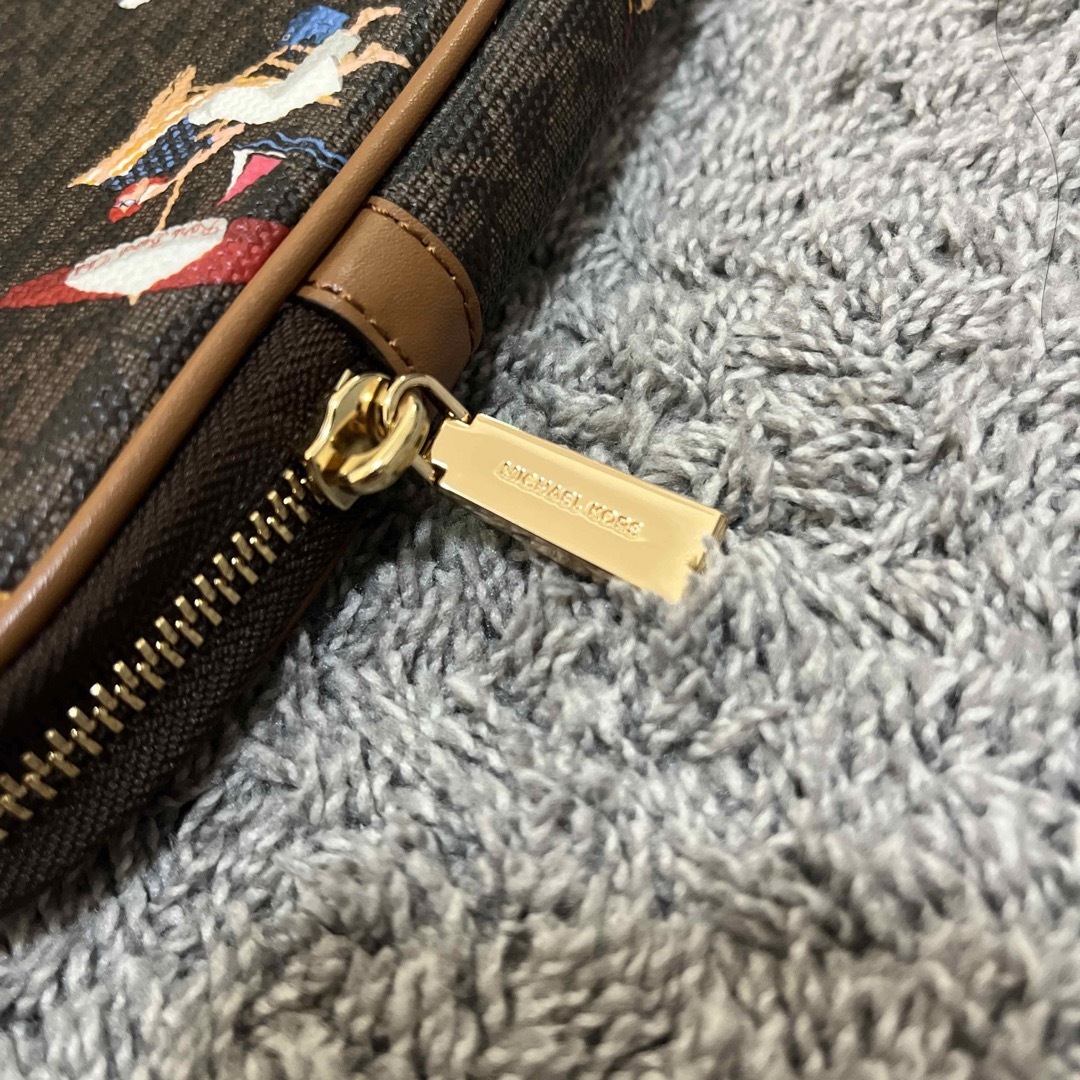 Michael Kors(マイケルコース)のマイケルコース JET SET ラップトップケース セイラーガールズ 茶 レディースのバッグ(クラッチバッグ)の商品写真