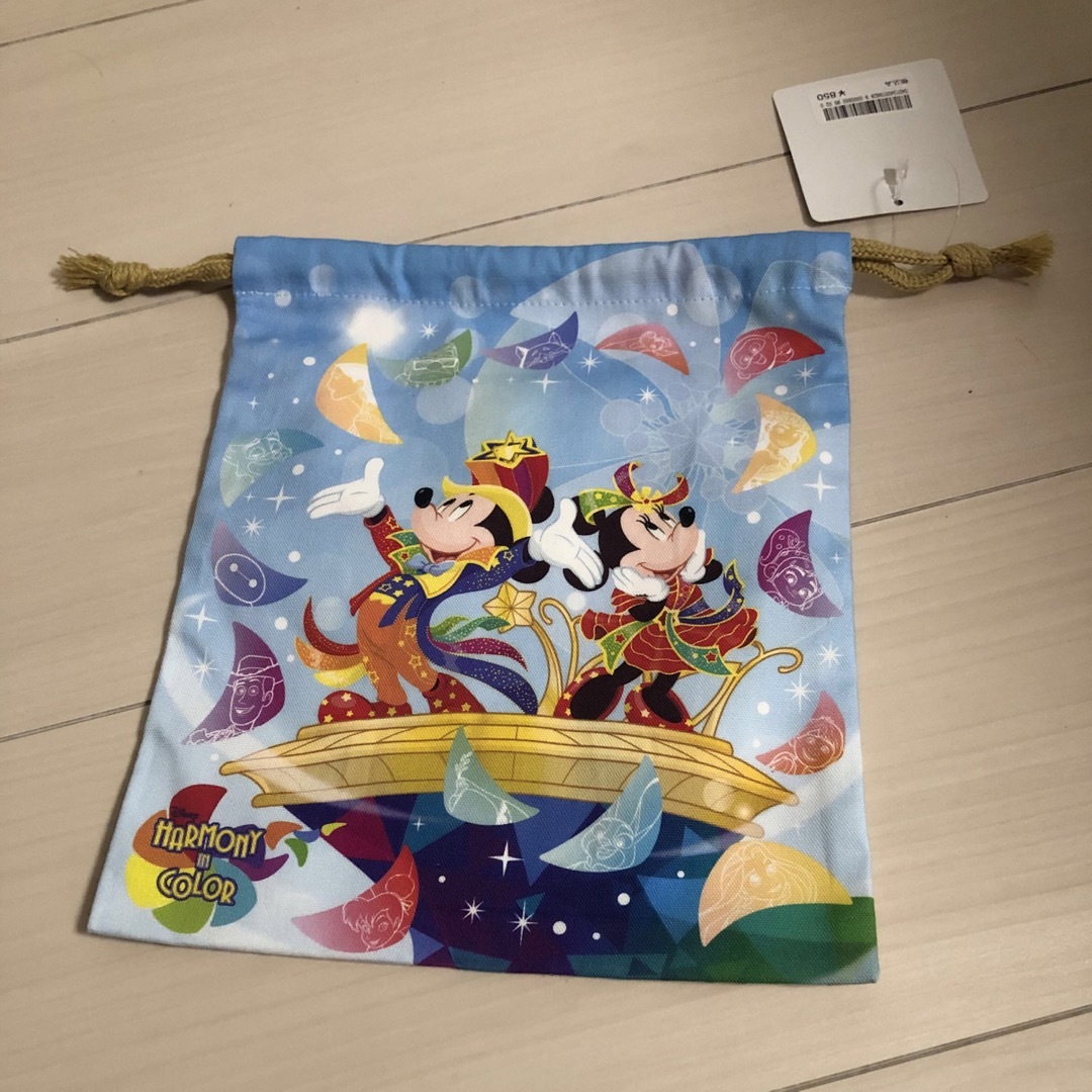 Disney(ディズニー)の巾着　ディズニーランド　40周年　ハーモニー　イン　カラー エンタメ/ホビーのおもちゃ/ぬいぐるみ(キャラクターグッズ)の商品写真