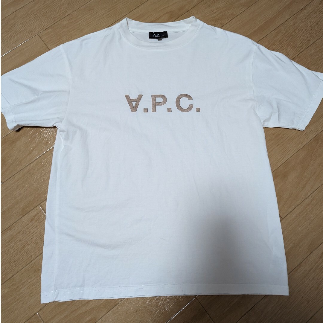 A.P.C(アーペーセー)のA.P.C. × BEAMS LIGHTS / 別注 VPC ロゴ刺繍 半袖 T レディースのトップス(Tシャツ(半袖/袖なし))の商品写真