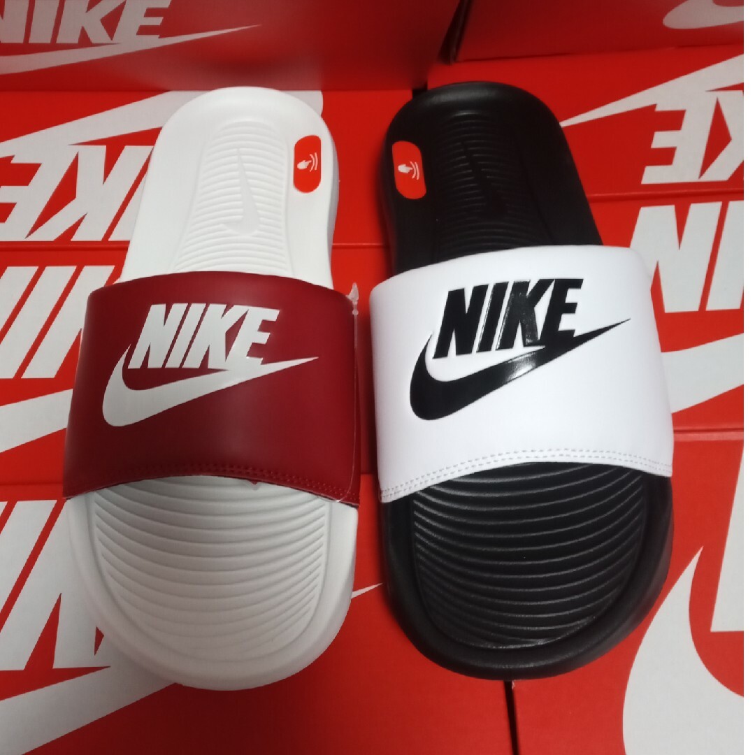 NIKE(ナイキ)の新品 ナイキ ビクトリー ワン 27センチ 送料込み サンダル ミスマッチ 白赤 メンズの靴/シューズ(サンダル)の商品写真