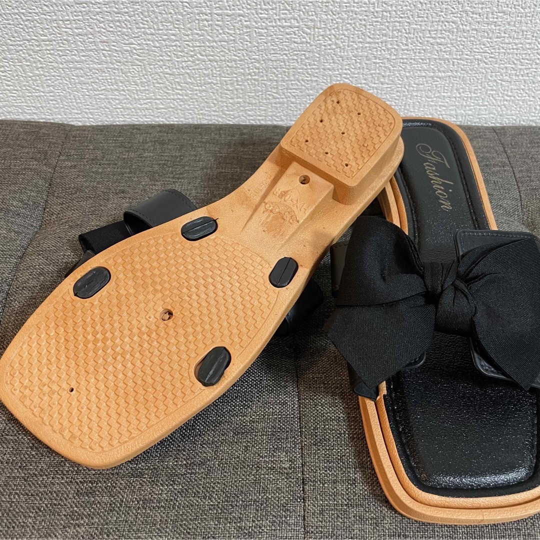 23.5-24.0 ブラックリボン　フラットサンダル　ペタンコ レディースの靴/シューズ(サンダル)の商品写真