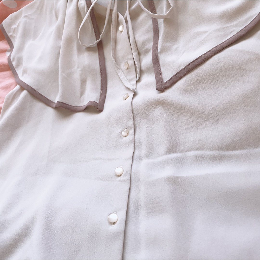 しまむら(シマムラ)の配色パイピングケープカラーノースリーブブラウス hr04 ホワイト 白色 ピンク レディースのトップス(シャツ/ブラウス(半袖/袖なし))の商品写真
