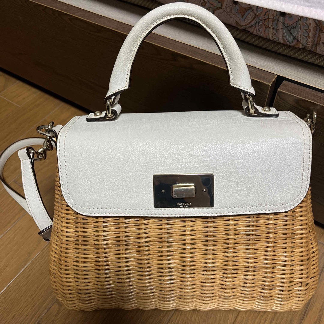 kate spade new york(ケイトスペードニューヨーク)のkate spade カゴバック レディースのバッグ(かごバッグ/ストローバッグ)の商品写真