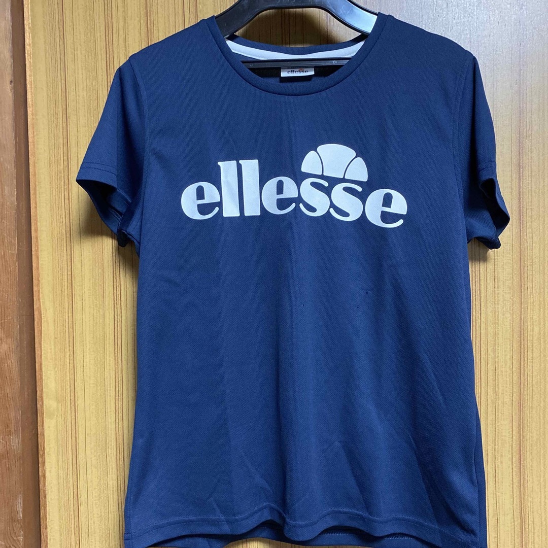 ellesse(エレッセ)のellese スポーツウェア　Mサイズ スポーツ/アウトドアのテニス(ウェア)の商品写真