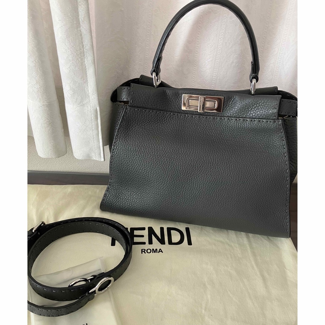 美品！ FENDI ピーカブー セレリア レギュラーフェンディ