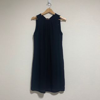 エイチアンドエム(H&M)のバックリボンワンピース(ひざ丈ワンピース)