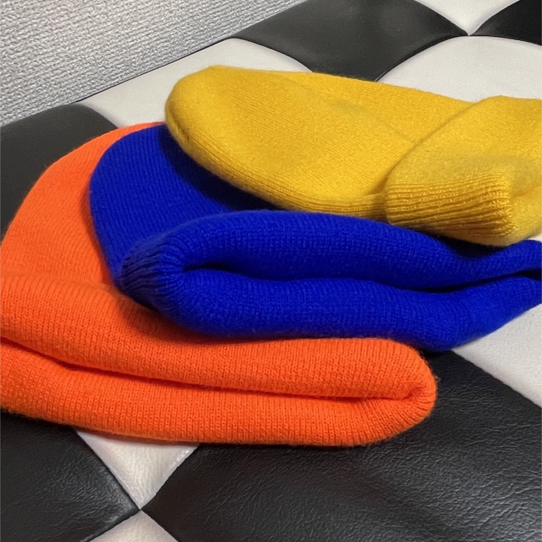 【美品】ニット帽 3セット オレンジ 黄色 青 メンズの帽子(ニット帽/ビーニー)の商品写真