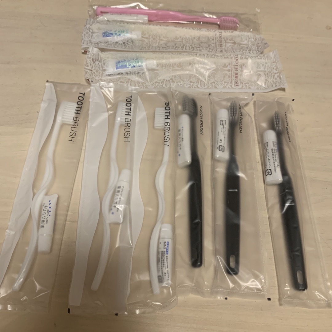 使い捨て歯ブラシ 9本 コスメ/美容のオーラルケア(歯ブラシ/デンタルフロス)の商品写真