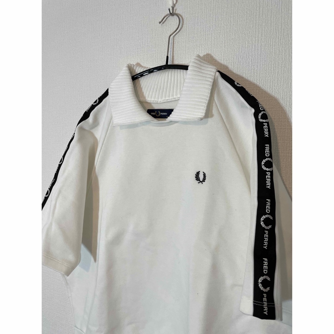 FRED PERRY(フレッドペリー)のFRED PERRY SIDE TAPED SWEAT TOPS レディースのトップス(ポロシャツ)の商品写真