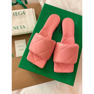 ボッテガヴェネタ(Bottega Veneta)の新品　未使用　BOTTEGA VENETA リド　フラット　サンダル　３５.５(サンダル)
