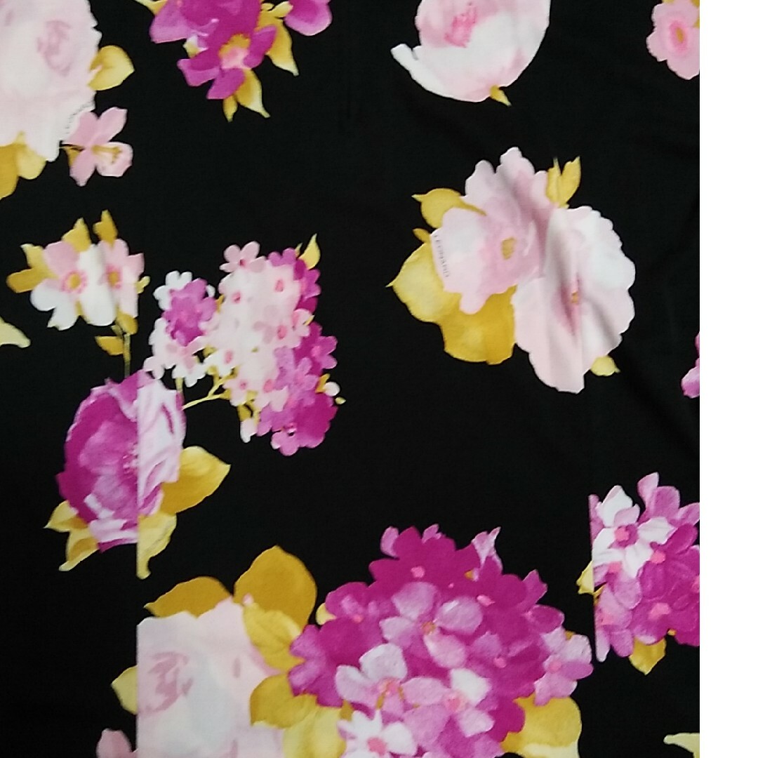 LEONARD(レオナール)の15様ご専用レオナールファッションお花柄カットソー42サイズ レディースのトップス(カットソー(半袖/袖なし))の商品写真