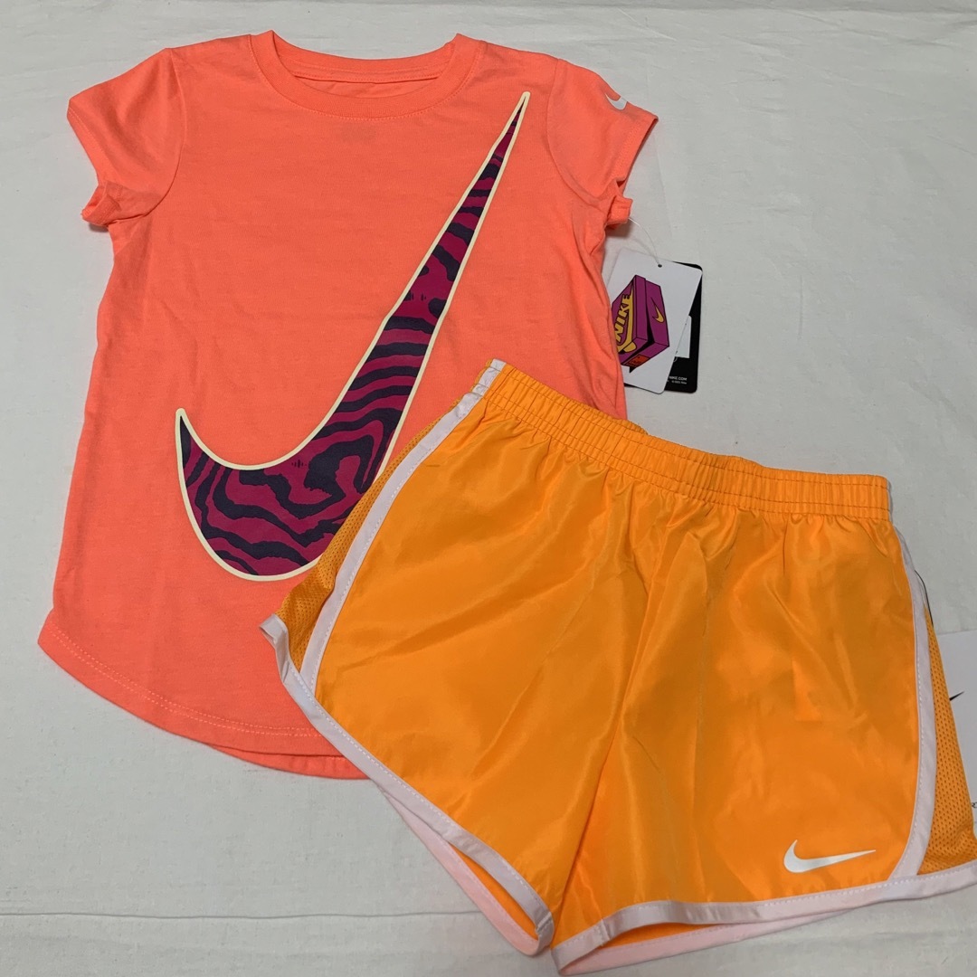 NIKE(ナイキ)の新品　120 NIKE ナイキ　Tシャツ　カットソー　ハーフ　パンツ　セット キッズ/ベビー/マタニティのキッズ服女の子用(90cm~)(その他)の商品写真