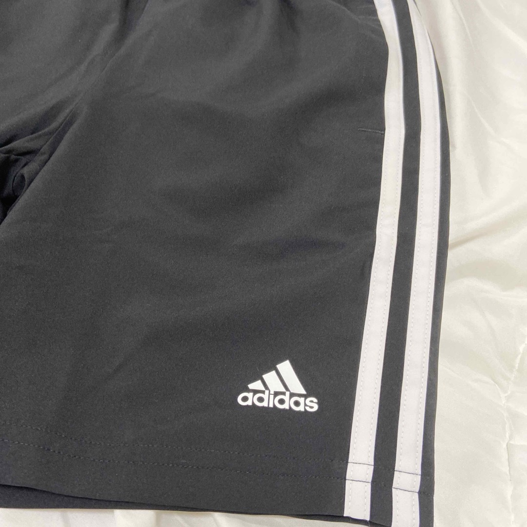 adidas(アディダス)のアディダス　3ストライプス　ショートパンツ　ハーフパンツ　新品　タグ付き　未使用 キッズ/ベビー/マタニティのキッズ服男の子用(90cm~)(パンツ/スパッツ)の商品写真