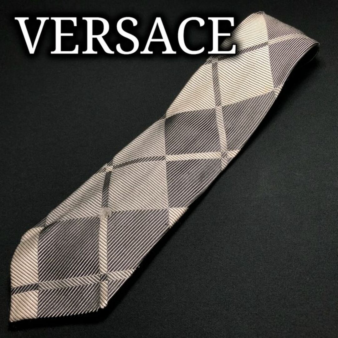 Gianni Versace(ジャンニヴェルサーチ)のヴェルサーチ ロゴチェック グレー ネクタイ A107-O09 メンズのファッション小物(ネクタイ)の商品写真