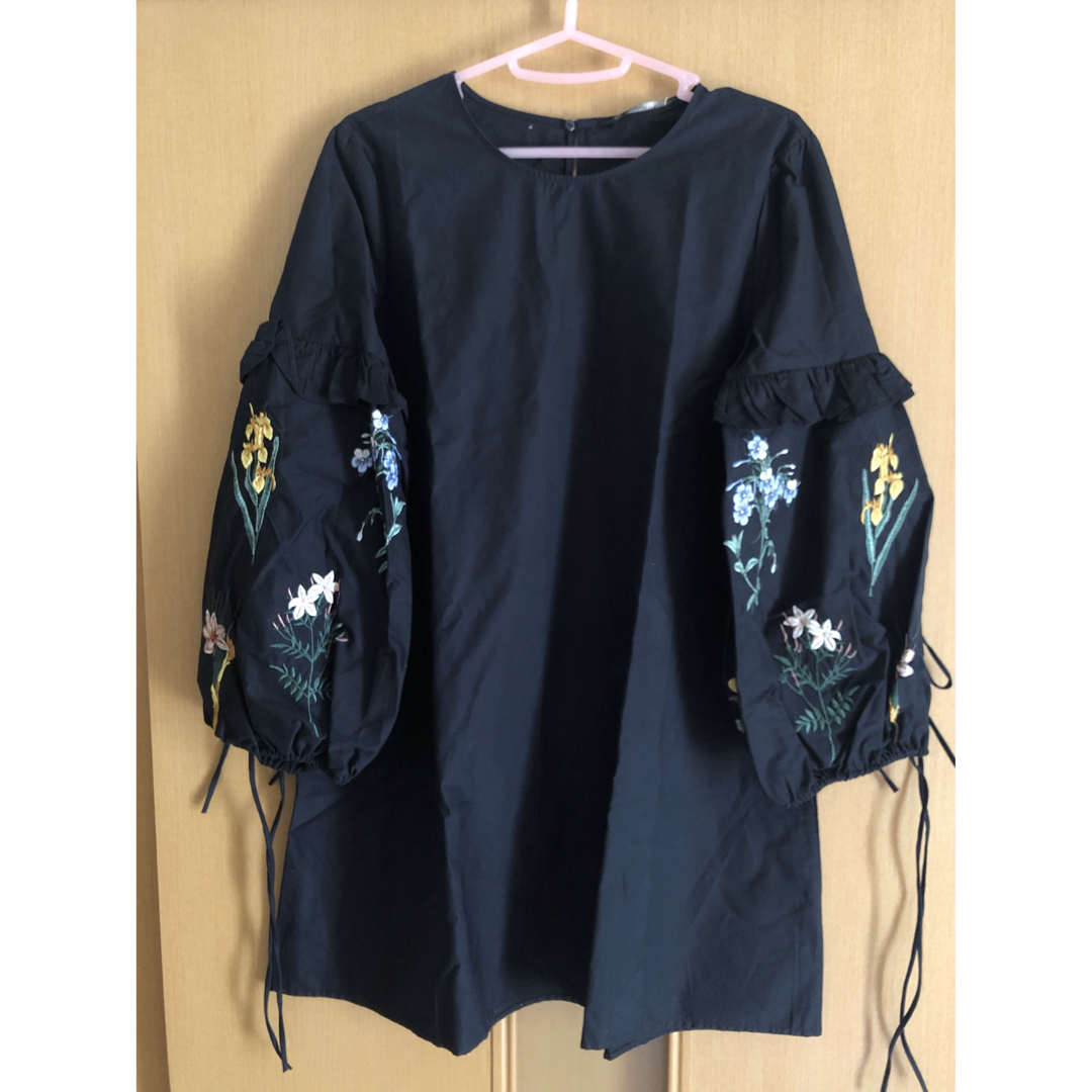 ZARA - 値下げ!【新品・未使用、タグ付き】ZARA 花柄 刺繍 ワンピース