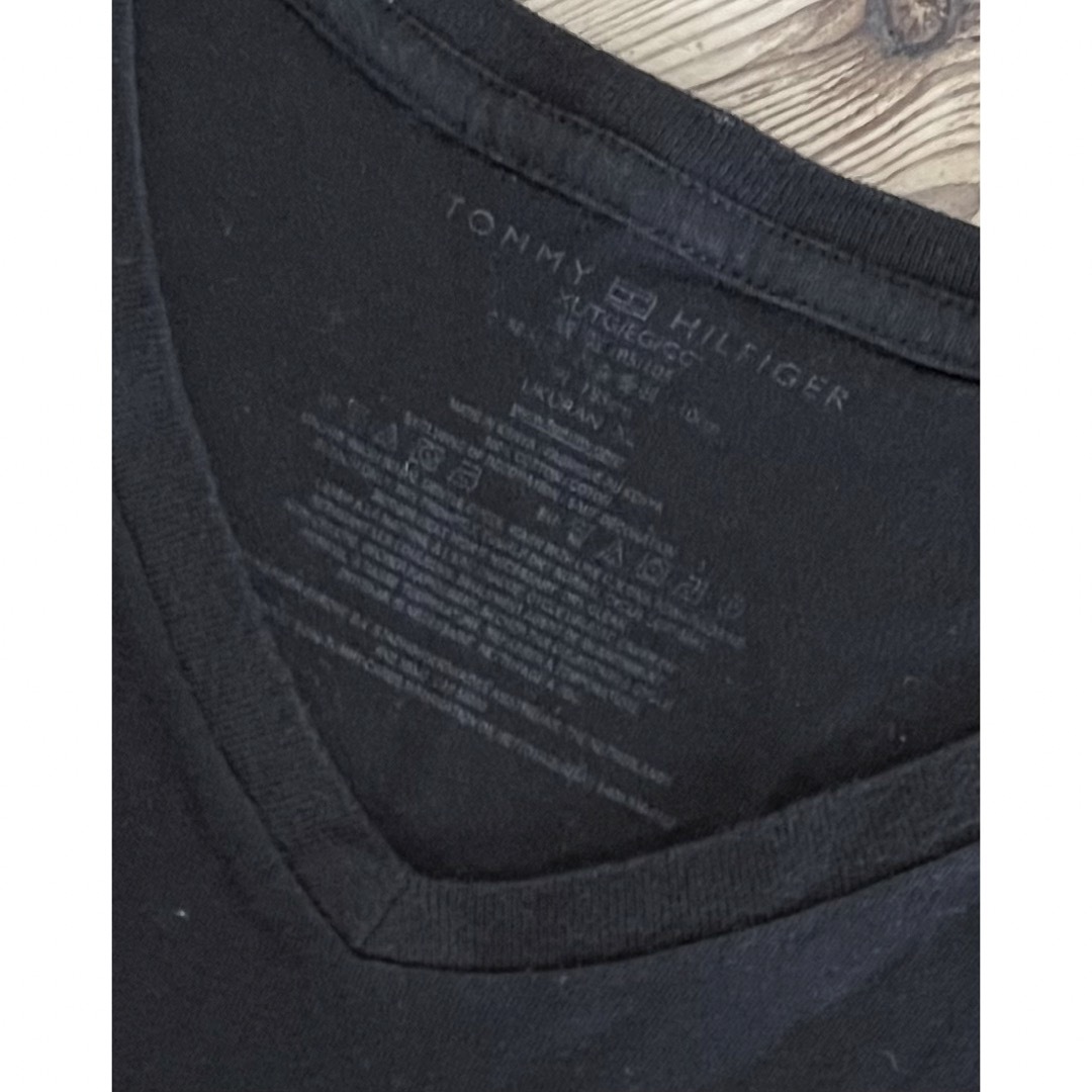 TOMMY HILFIGER(トミーヒルフィガー)の[A56]  過剰デザインを避けた「トミーヒルフィガー」VネックT メンズのトップス(Tシャツ/カットソー(半袖/袖なし))の商品写真