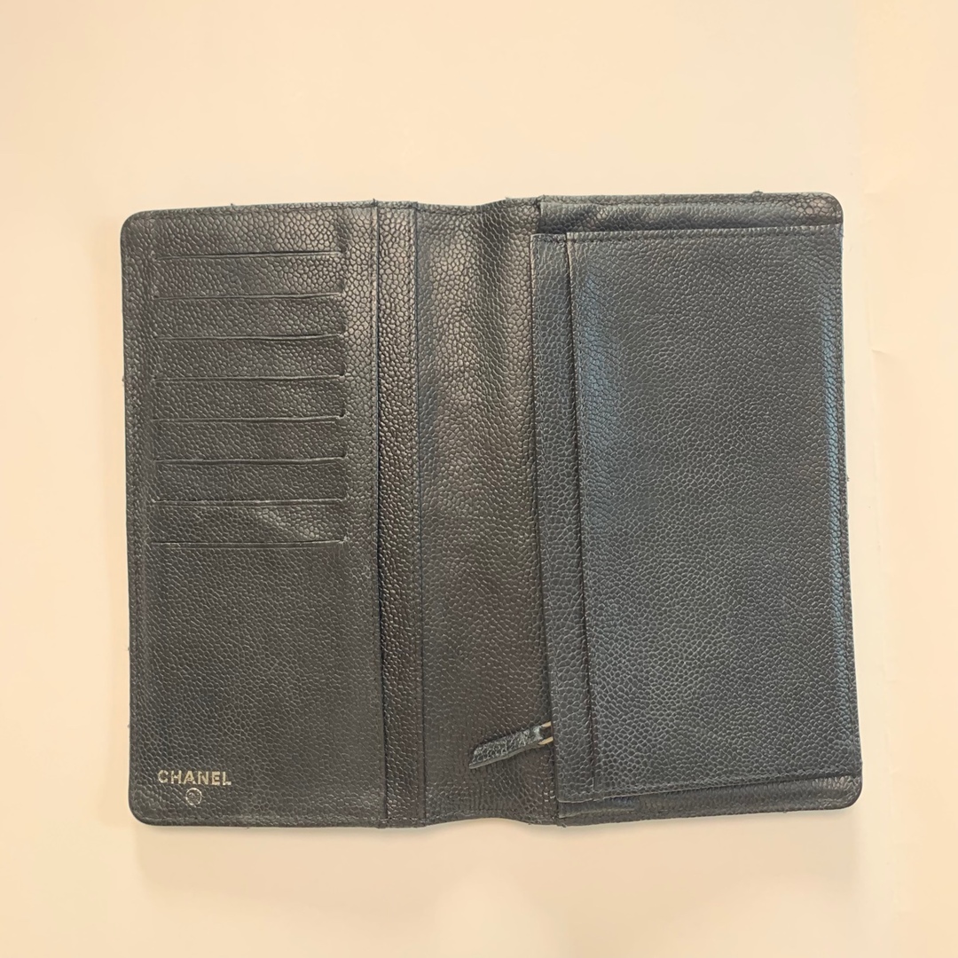 CHANEL(シャネル)のCHANEL キャビアスキンワイルドステッチ折り財布　ブラック レディースのファッション小物(財布)の商品写真