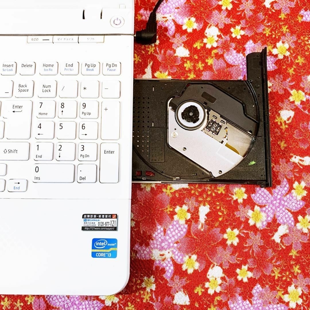 大容量HDD!人気ホワイト⭐️カメラ⭐️レポート◎学生さんも安心のノートパソコン