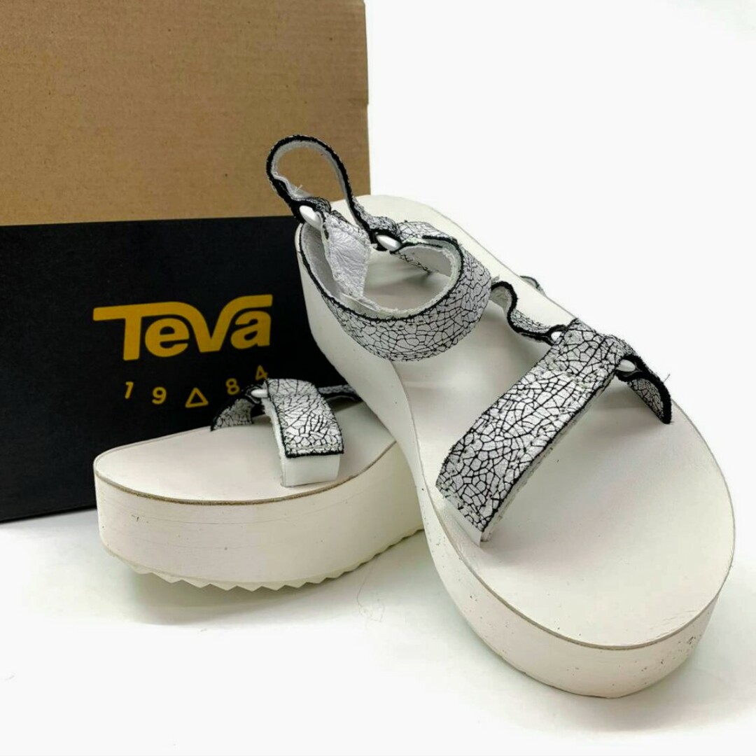 Teva(テバ)の【25cm】TEVA テバ フラットフォーム ユニバーサル クラックル サンダル レディースの靴/シューズ(サンダル)の商品写真