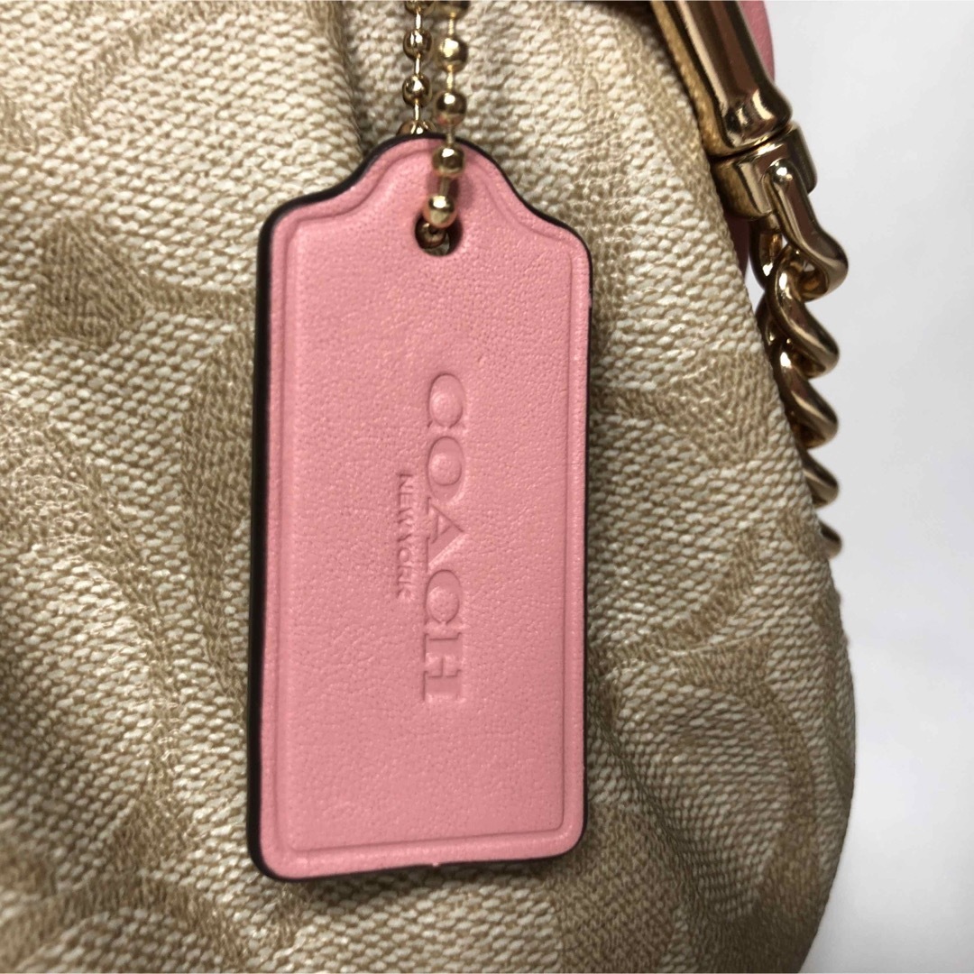 COACH(コーチ)の【新品】COACH コーチ ショルダーバッグ キスロック シグネチャー ピンク レディースのバッグ(ショルダーバッグ)の商品写真