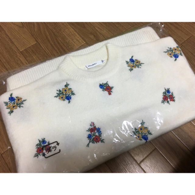 moussy(マウジー)のmoussy FLOWER knit   レディースのトップス(ニット/セーター)の商品写真