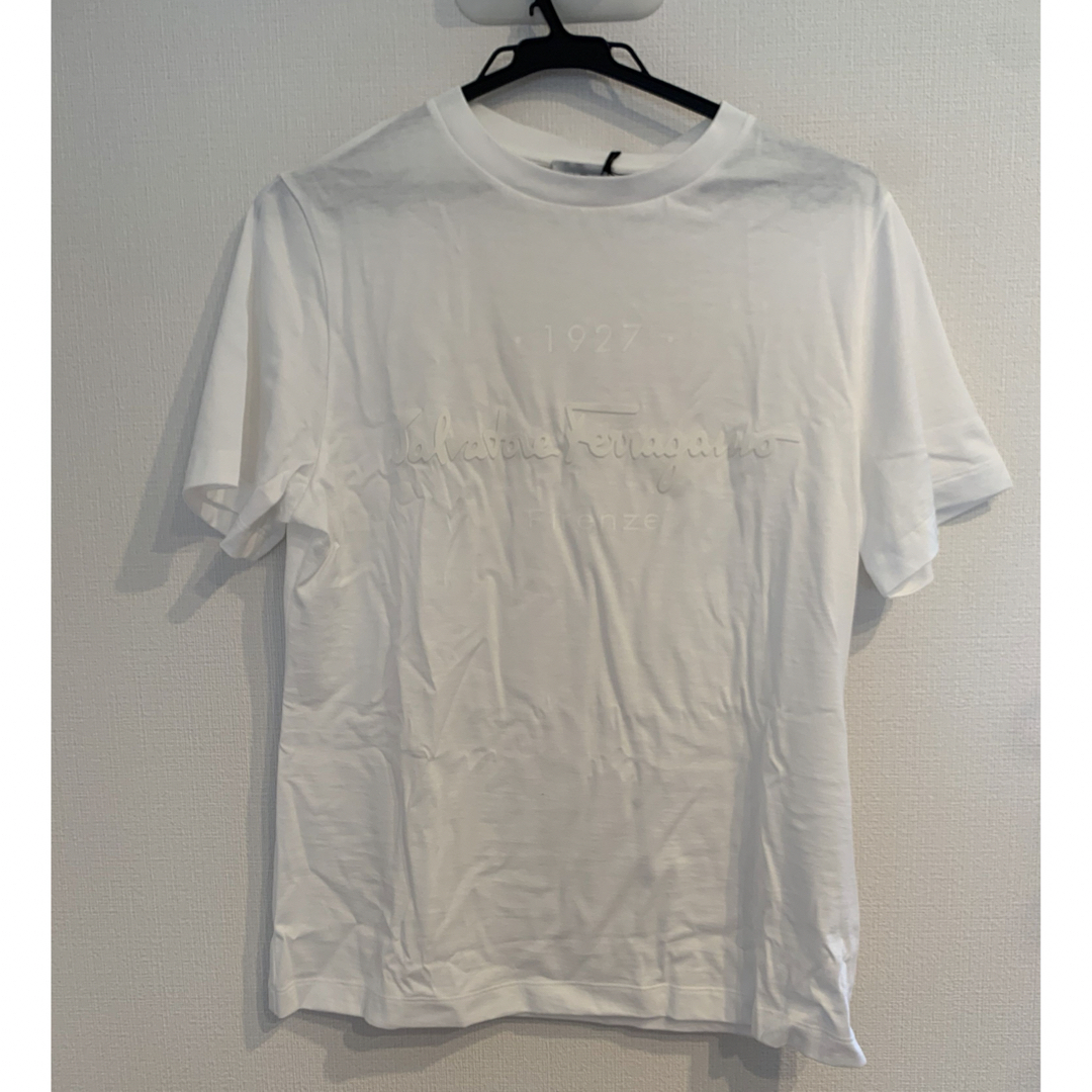 Salvatore Ferragamo(サルヴァトーレフェラガモ)のサルヴァトーレフェラガモ　Ｔシャツ　新品 レディースのトップス(Tシャツ(半袖/袖なし))の商品写真