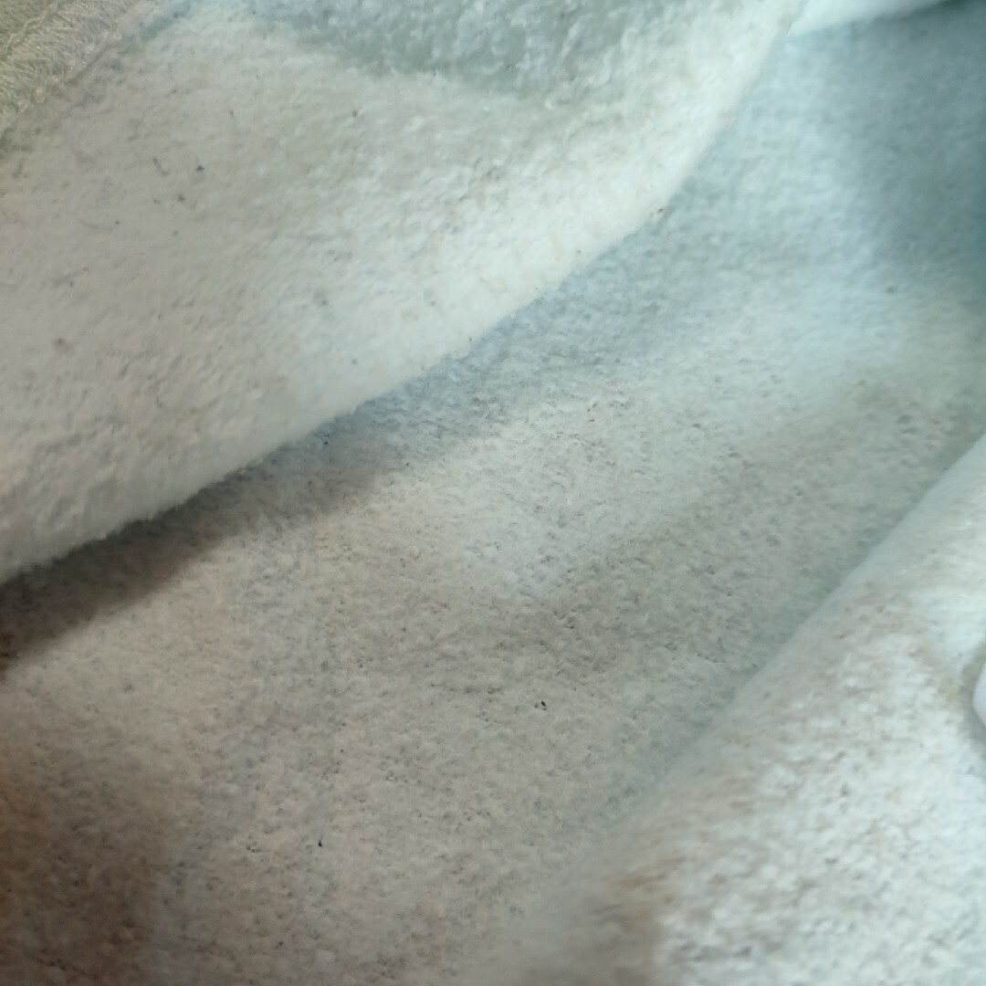 西松屋(ニシマツヤ)の冬服 すみっこぐらし ワンピースパーカー 130サイズ キッズ/ベビー/マタニティのキッズ服女の子用(90cm~)(ワンピース)の商品写真