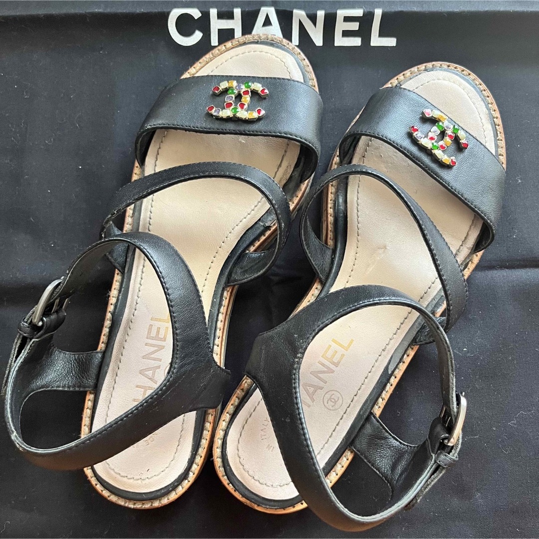 CHANEL(シャネル)の【中古品】24.0-24.5cm*シャネル*フラットサンダル*ビジュー レディースの靴/シューズ(サンダル)の商品写真