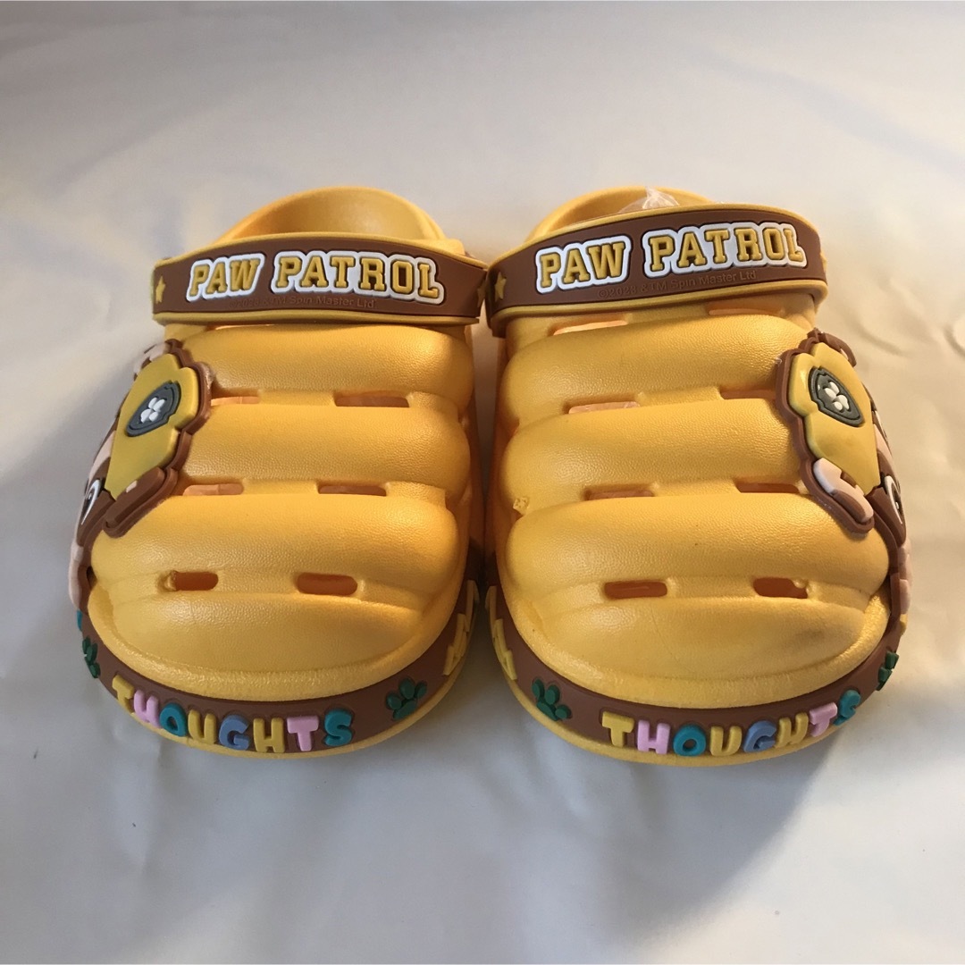 パウパトロール　サンダル　17cm　子供　キッズ　ラブル　スリッパ　ぞうり　黄色 キッズ/ベビー/マタニティのキッズ靴/シューズ(15cm~)(サンダル)の商品写真