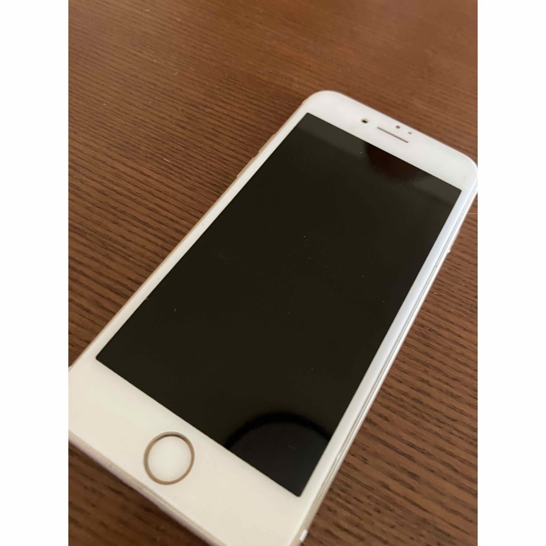 Apple(アップル)のiPhone 7 ゴールド 128GB スマホ/家電/カメラのスマートフォン/携帯電話(スマートフォン本体)の商品写真